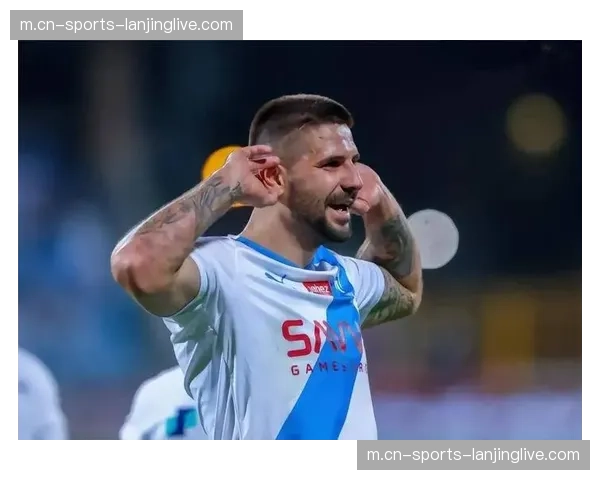 米林科维奇任意球击中门柱 新月错失扩大比分良机最终遗憾平局 米林科维奇任意球击中门柱 新月错失扩大比分良机最终遗憾平局